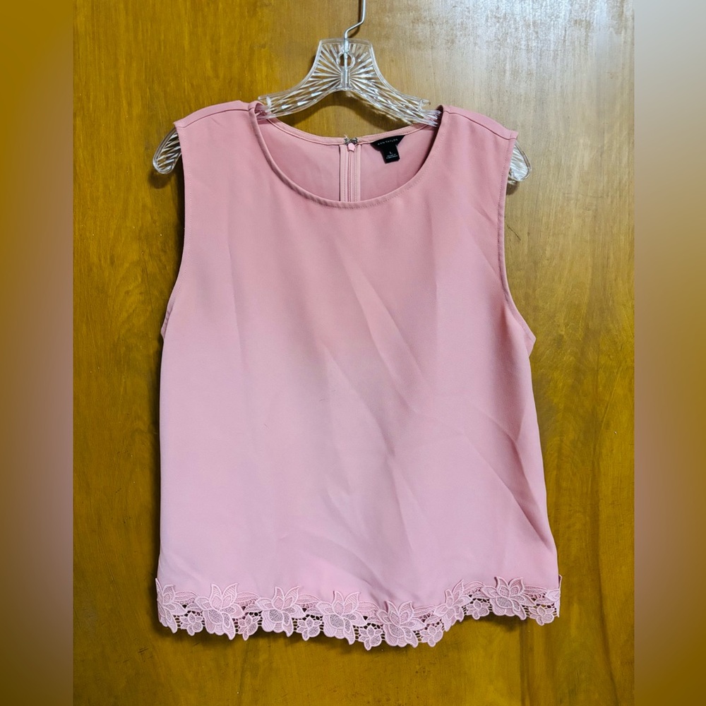 ANN TAYLOR Light Pink Sleeveless Top with Lace Hem, Size Large